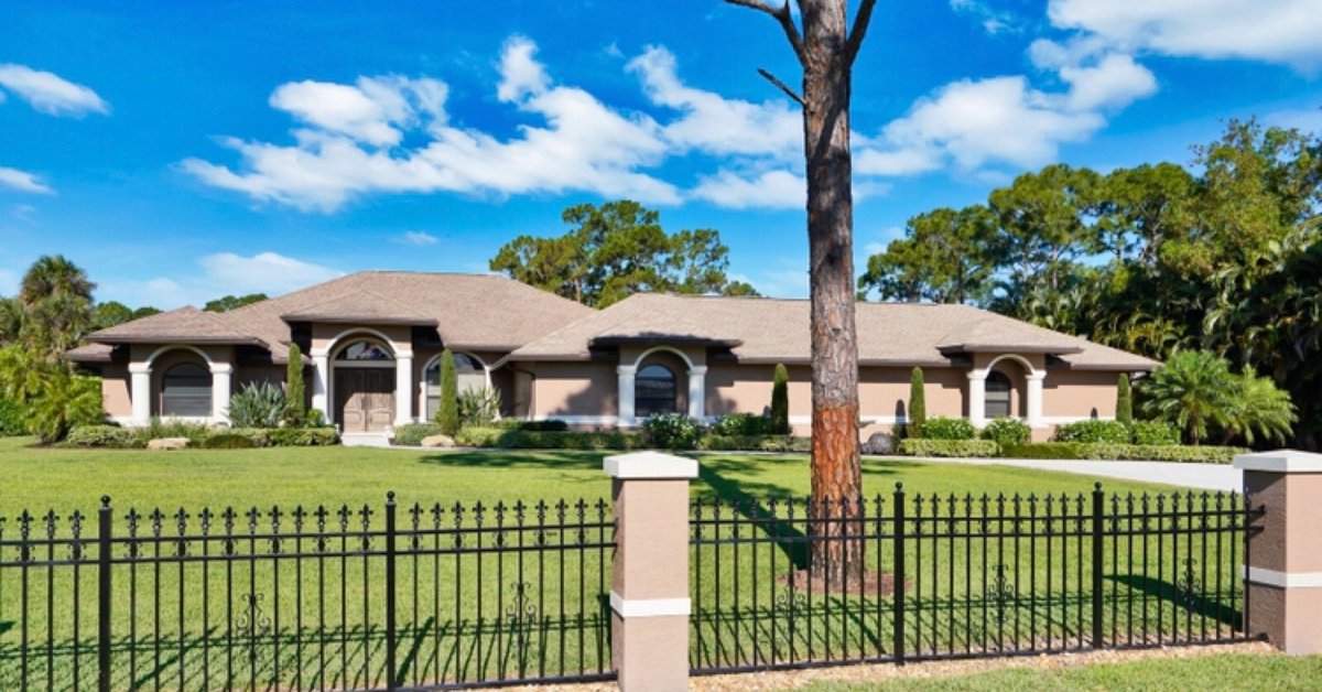 FEATURED LISTING Spacious 4BD/3.5BA w office, bonus room, 3car garage &amp; renovated salt system pool/spa in Palm Beach Gardens. Offering 1.19 acres of outdoor living, updated kitchen &amp; bathrooms &amp; functional layout. Offered at $849,000. For a virtual tour: pbcountryestates.com