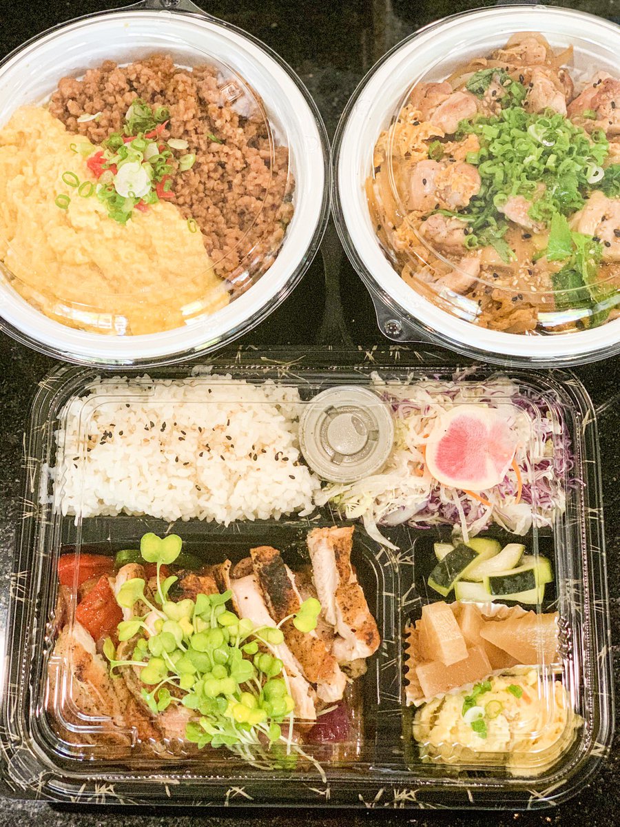BINCHOYAKI's tweet photo. #BENTOcravings #😋
.
From top left: #SOBOROdon #OYAKOdon #CHICKENbento
.
We are open from 11-8pm.
.
#お持ち帰り弁当 出来ますよ〜 https://t.co/lByiDa1M4v