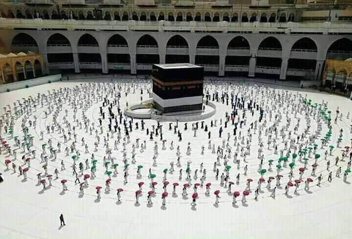 MBafdel's tweet photo. ورغم كل المنغصات إلى نمر بما إلا أن حالة بيت الله الحرام تُبكي القلوب ، إذا لم يكن هذا نذير من الله فماذا يكون. https://t.co/3esX3AX6xh
