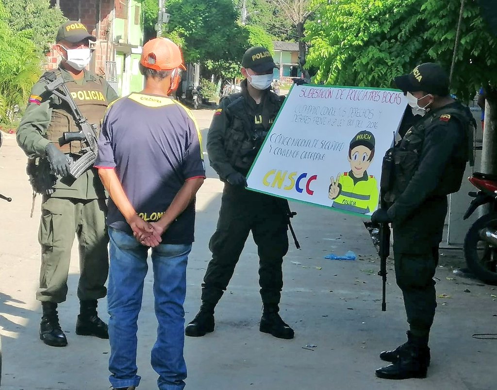 PoliciaNteSder's tweet photo. #SomosUnoSomosTodos | En el corregimiento de #TresBocas, adelantamos campaña denominada "Ciudadano conoce tus #DerechosYDeberes frente a la ley 1801 de 2016", fortaleciendo las disposiciones del #CódigoDeConvivencia. https://t.co/KxK34Jpe9h