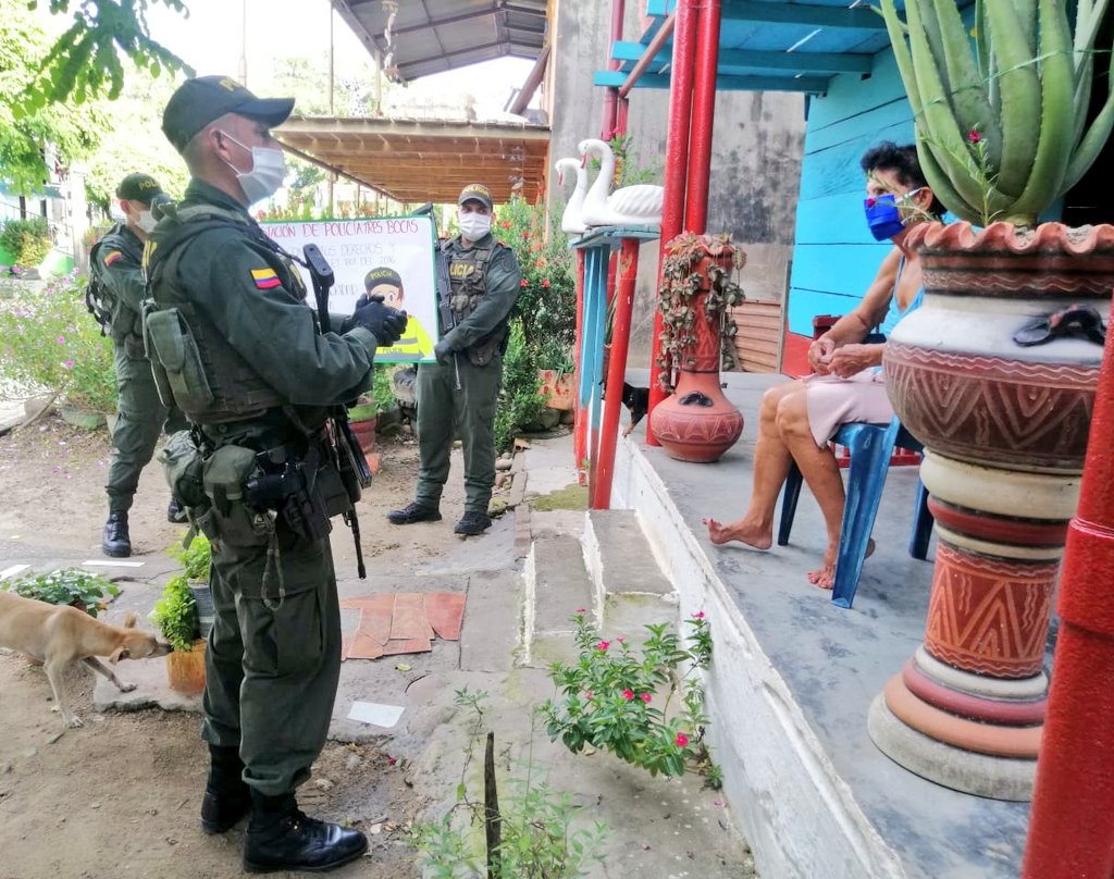 PoliciaNteSder's tweet photo. #SomosUnoSomosTodos | En el corregimiento de #TresBocas, adelantamos campaña denominada "Ciudadano conoce tus #DerechosYDeberes frente a la ley 1801 de 2016", fortaleciendo las disposiciones del #CódigoDeConvivencia. https://t.co/KxK34Jpe9h
