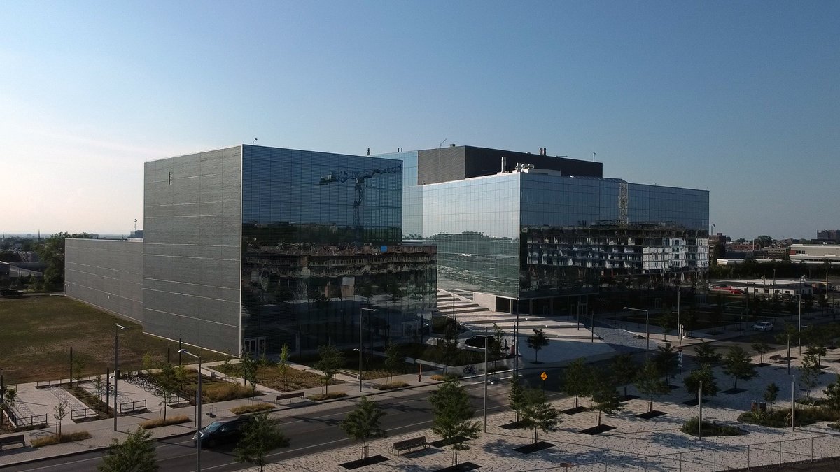 savoir_media's tweet photo. Le nouveau Complexe des sciences du campus MIL de @UMontreal est un exemple de construction durable.
Voici un aperçu de l'extérieur grâce à un drone, mais vous découvrirez également l'intérieur dans un prochain épisode de Génie pour la planète, à voir cet automne! https://t.co/ZShHlBXmAT
