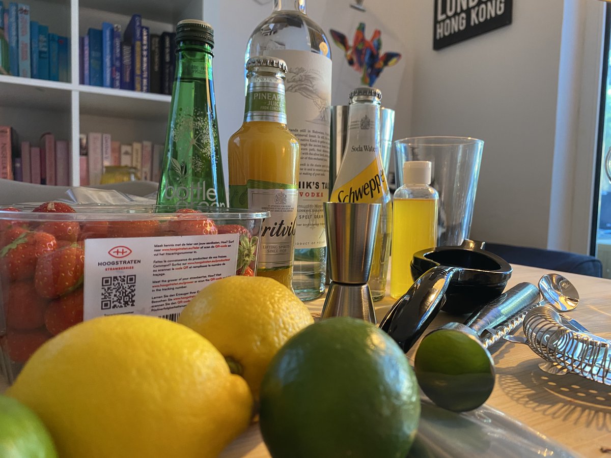 KateLifeDaily's tweet image. {AD} cocktail time!! #MoonpigMoments #MoonpigVirtualEvent