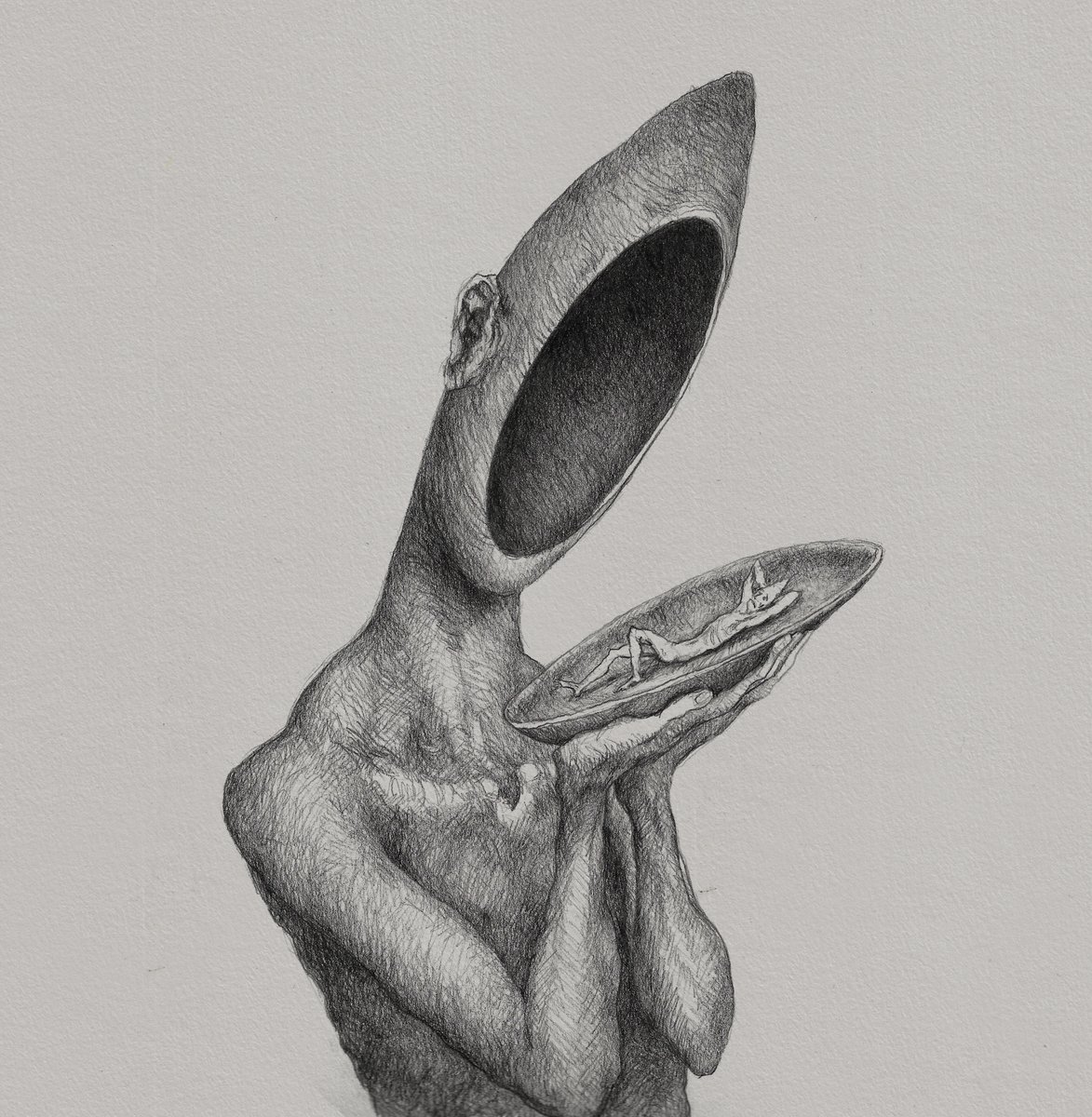 homem olhando com carinho para sua própria insignificância