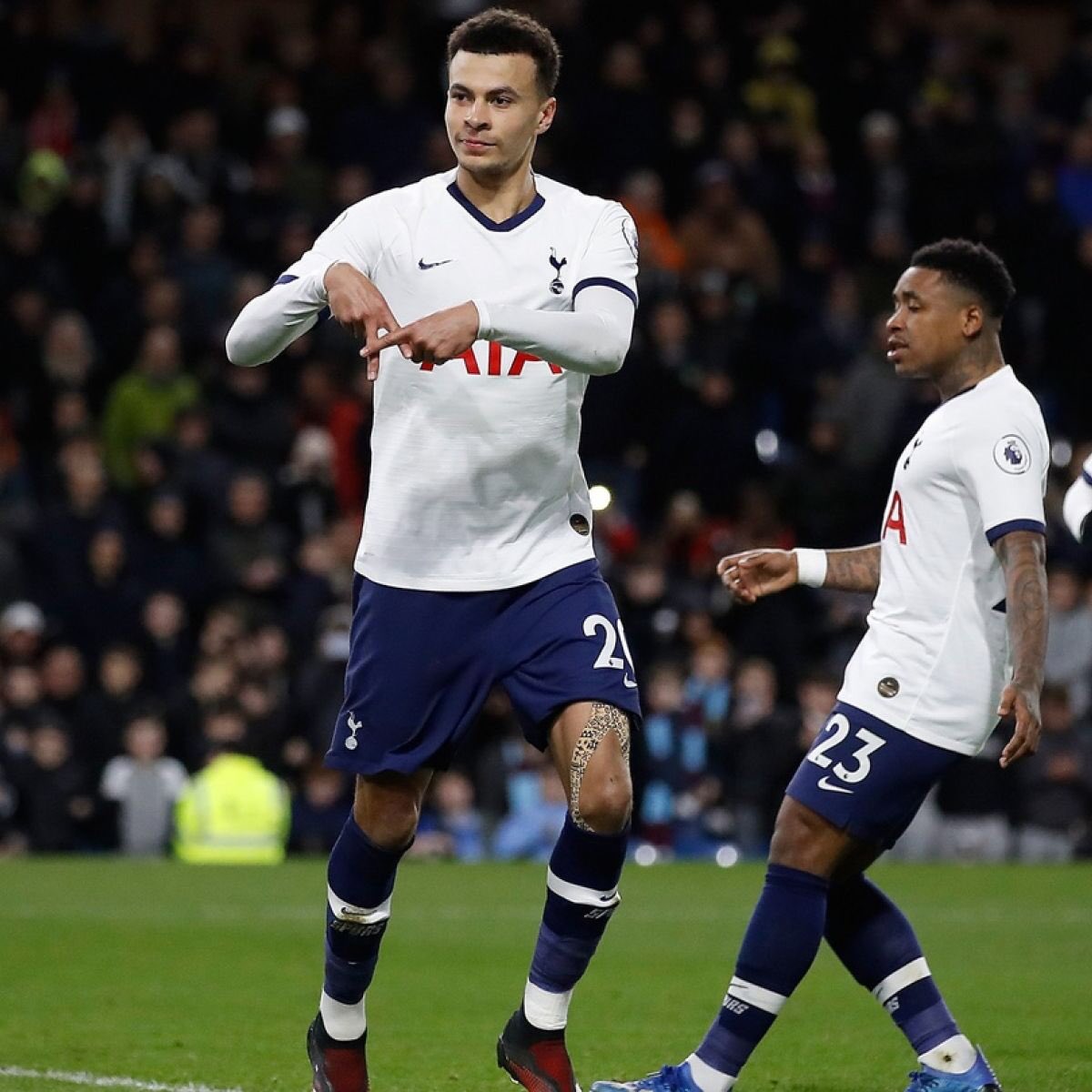 "Dele vs Lamela"Jose Mourinho has started to implement his philosophy in his favoured 433 or 442 shapes, with no current CDM, the spare slot has opened in the CAM + RM roles.The two main competitors; Dele Alli and Erik Lamela.This thread analyses both players compatibility.