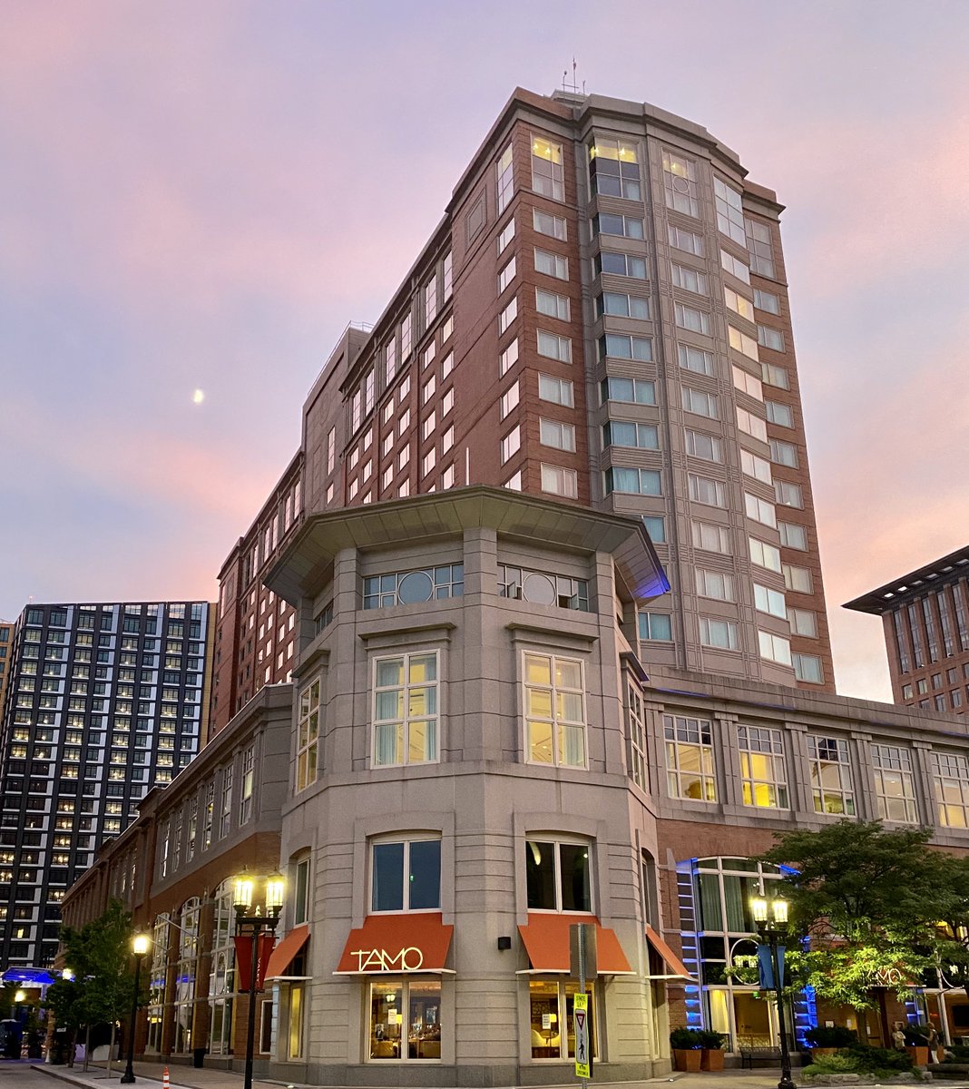 Seaport Boston Hotel tweet media