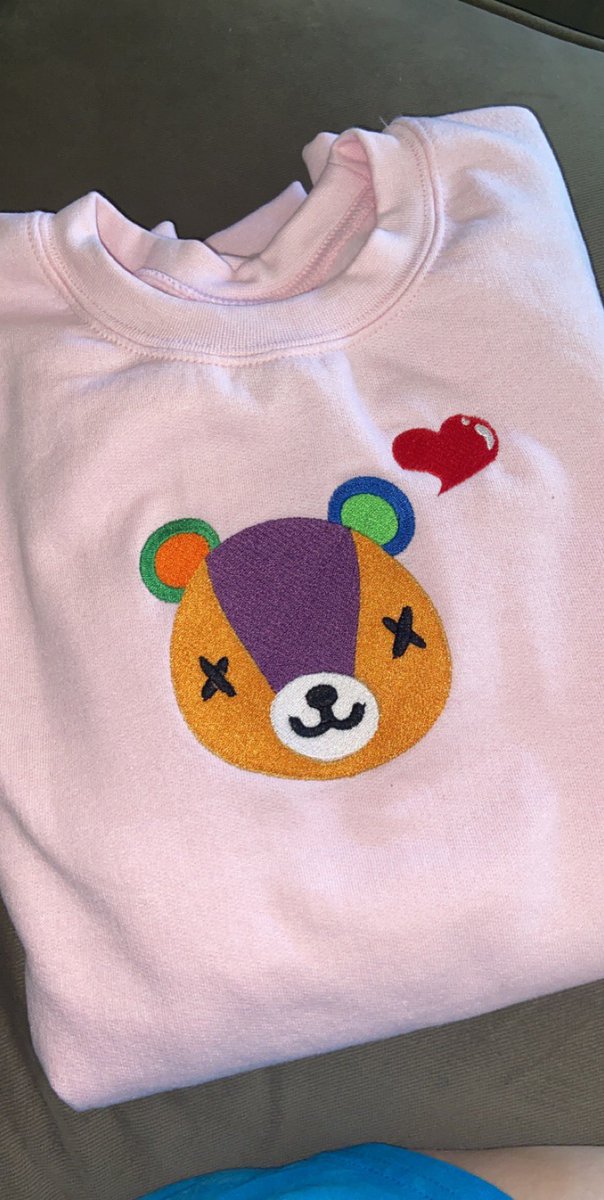 nooksstyles's tweet photo. ✨SWEATER GIVEAWAY✨

surprise lol!! i’m giving away yet another one of my handmade embroidered ac sweaters !! 

to enter : follow me, rt/like this tweet, and reply the villager/npc you’d want :) 

*open internationally, details below*

ends aug 10th at 12 pm pst! good luck ♥️✨ https://t.co/Up2QGNe2sN