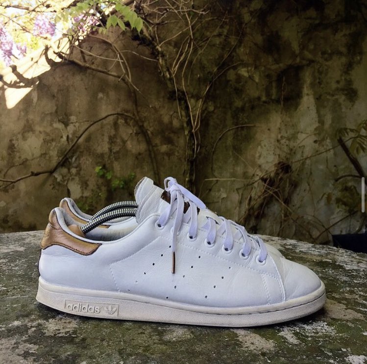 Talicustom's tweet image. 3 customs un peu au pif, une restauration et 2 customs sur neuf.

C'etait les premièrs clients qui m'ont fait confiance pour acheter leur brand new pair toute neuve et les custom direct !

Les AF sont quand même pas mal, les ptites lignes là 🤔