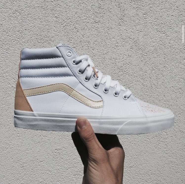 Talicustom's tweet image. 3 customs un peu au pif, une restauration et 2 customs sur neuf.

C'etait les premièrs clients qui m'ont fait confiance pour acheter leur brand new pair toute neuve et les custom direct !

Les AF sont quand même pas mal, les ptites lignes là 🤔