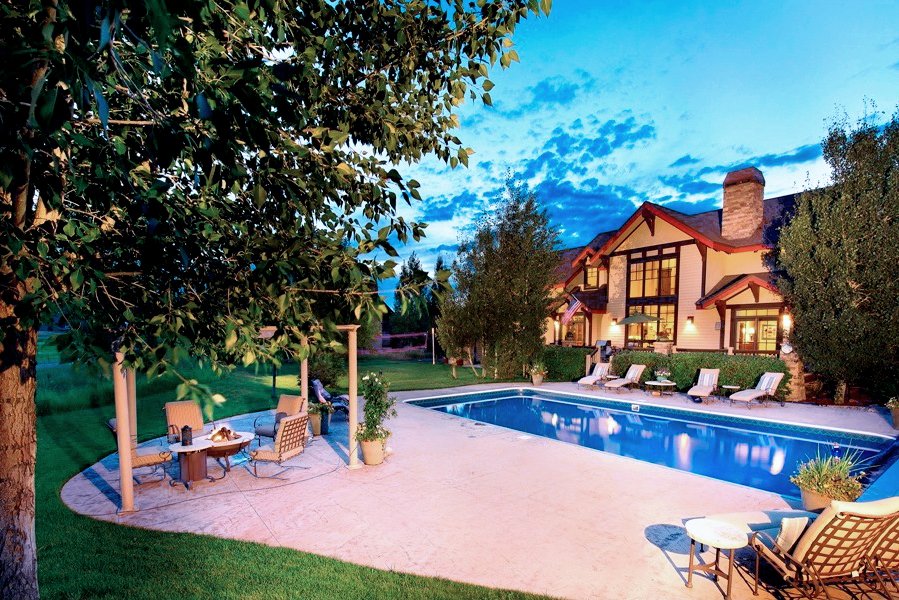 We love #summer - especially when there is #SwimmingPool involved! Did you know, that our vinyl pool liners are created by world-class #designers and give every pool a new and exciting look? Learn more: bit.ly/CI_Poolliner #WeMoveTheWorld