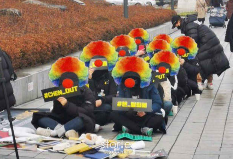 IziWeareexol's tweet photo. Chen para siempre en exo 
Exo we are one
todavía me da risa el ridículo que hizo kexol 
#SmProtectCHEN
#첸_노래해줘서_고마워
#EXOLSupportCHEN https://t.co/rhfxyDOZJf