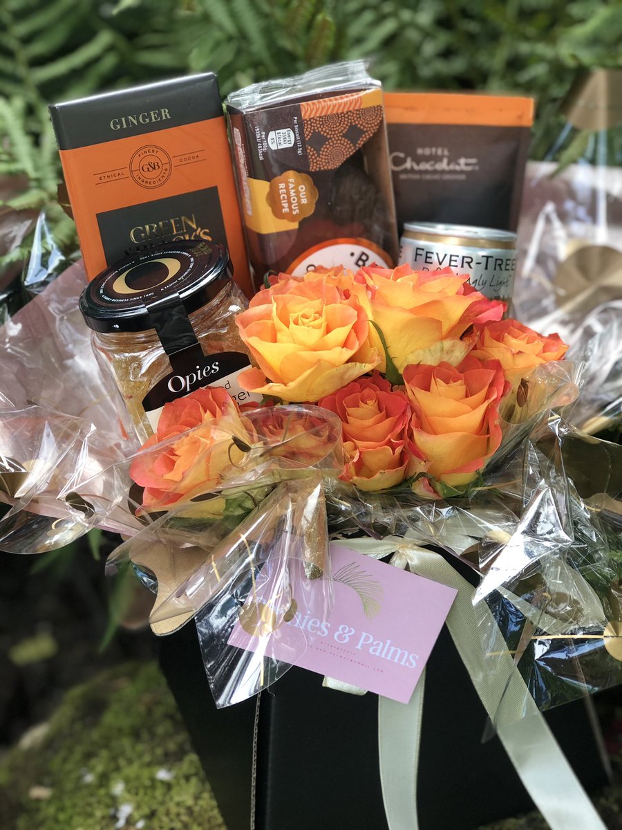 PeoniesAndPalms's tweet photo. A chocolate ginger dream 🧡 orange ombré roses with green &amp; blacks chocolate ginger bar, hotel chocolat ginger hot chocolate, boarder dark ginger chocolate biscuits, fever tree ginger ale and crystallised ginger 🤎 https://t.co/Zwmh6ffWgZ