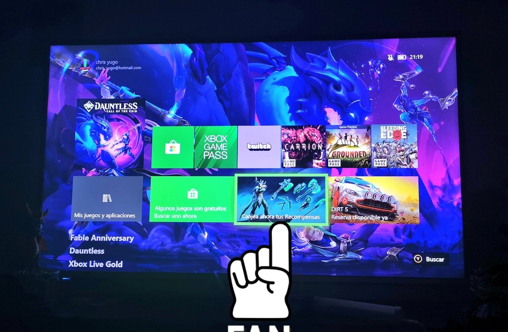 ChrisYugo's tweet photo. Para los que juega a #Dauntles por #XboxOne estan regalando recompensa como veis en la foto. Correr que vuelan. https://t.co/GSj4X0sPsZ