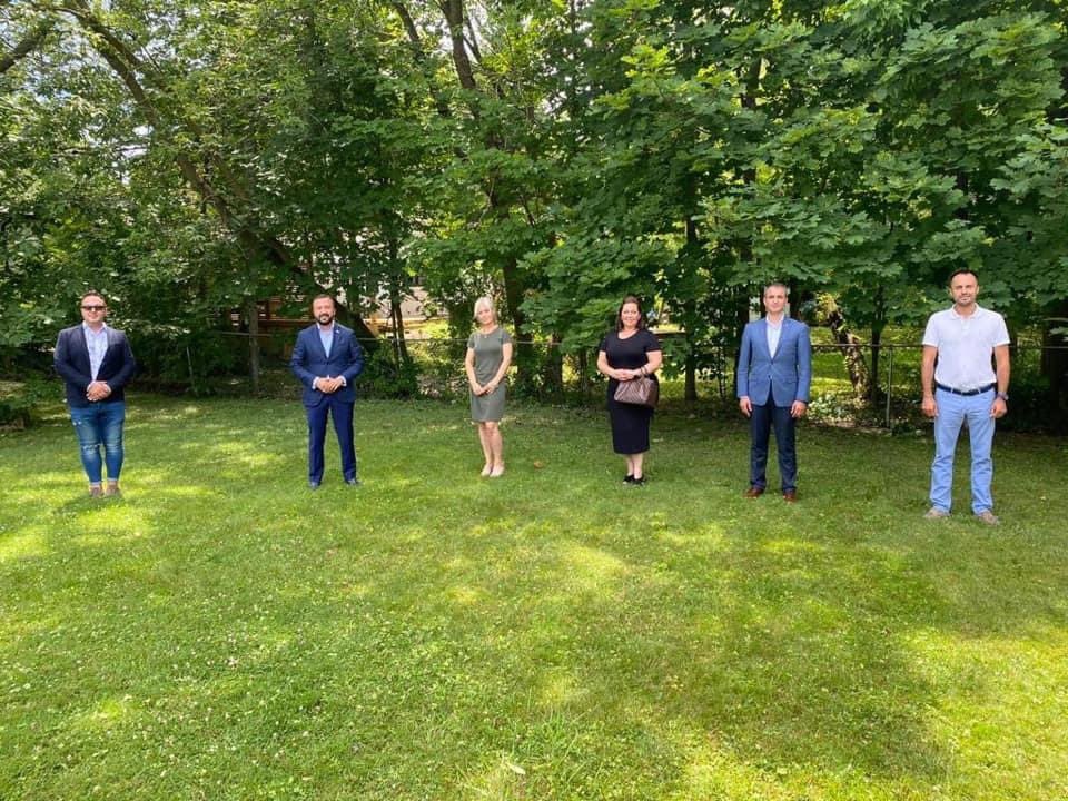 MucaErmal's tweet photo. Together with @Adriatik_K had distanced outdoor meetings with leaders from #Albanian #Canadian community about these challenging times of #COVID19, its effects to the community life and joined efforts exploring new ways of serving to the community according to the ‘new normal’. https://t.co/ExkTDayviP