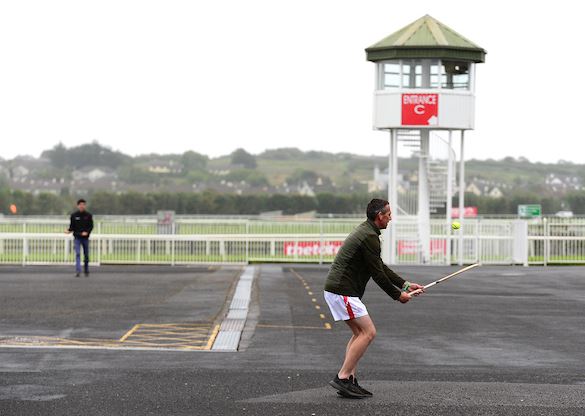 Jockeys <a href="/_Davy_Russel_/">Davy Russell</a>  (near) &amp; <a href="/dan2231/">Danny Mullins</a> enjoy a hurling puck around before racing commenced today in Ballybrit. 📸Photo Healy Racing
#TheWarmUp #GalwayRacesatHome