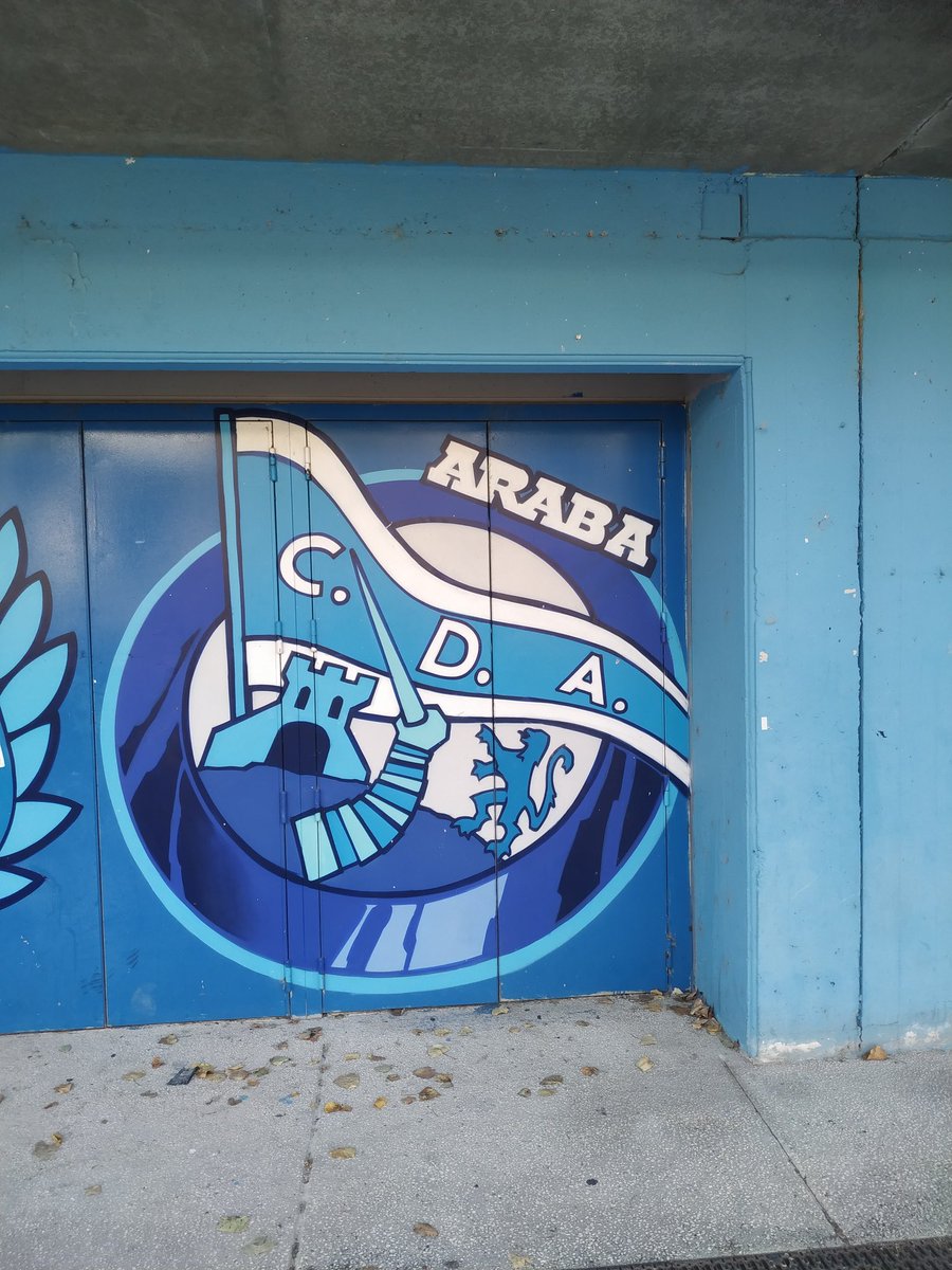 bizucarlos's tweet photo. @kiroleros hoy recorriendo Mendi, he visto este mural y me ha recordado a.... https://t.co/wYmrfCHalT