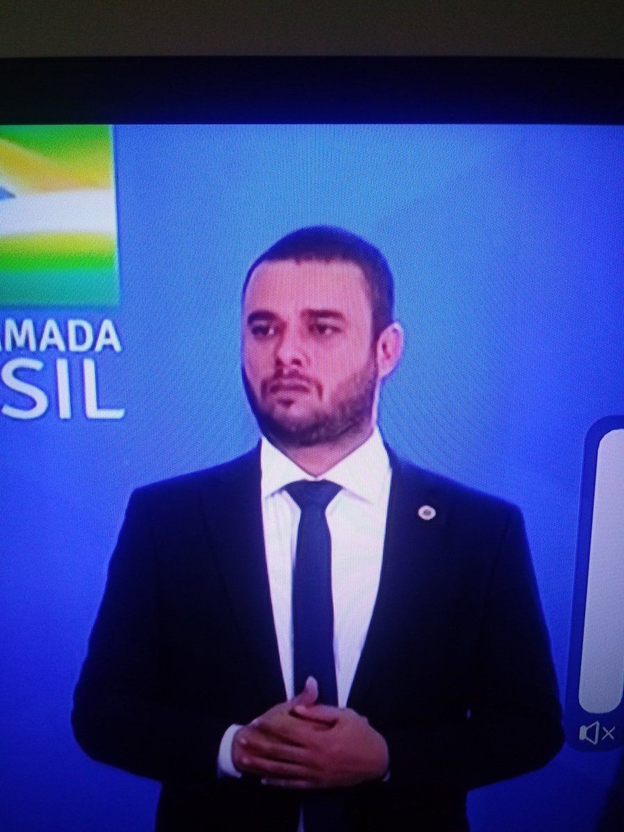 tiabili's tweet image. O #RayDonavan agora no Governo deverá ajudar bem.