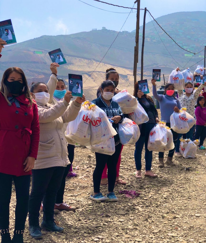 union_pe's tweet photo. Porque es mejor dar, que recibir 🤲🏻
 ¡Es momento de ayudar! 

Como parte de las actividades de #CalebOnlineUPN ✋🏻
Unión se suma a las acciones solidarias, con donación de panes, víveres y mascarillas al A.A.H.H "Lomas de Ancon"  

#CompartirHaceBien
#UnaVozDeEsperanza https://t.co/jFP2ADwbHa