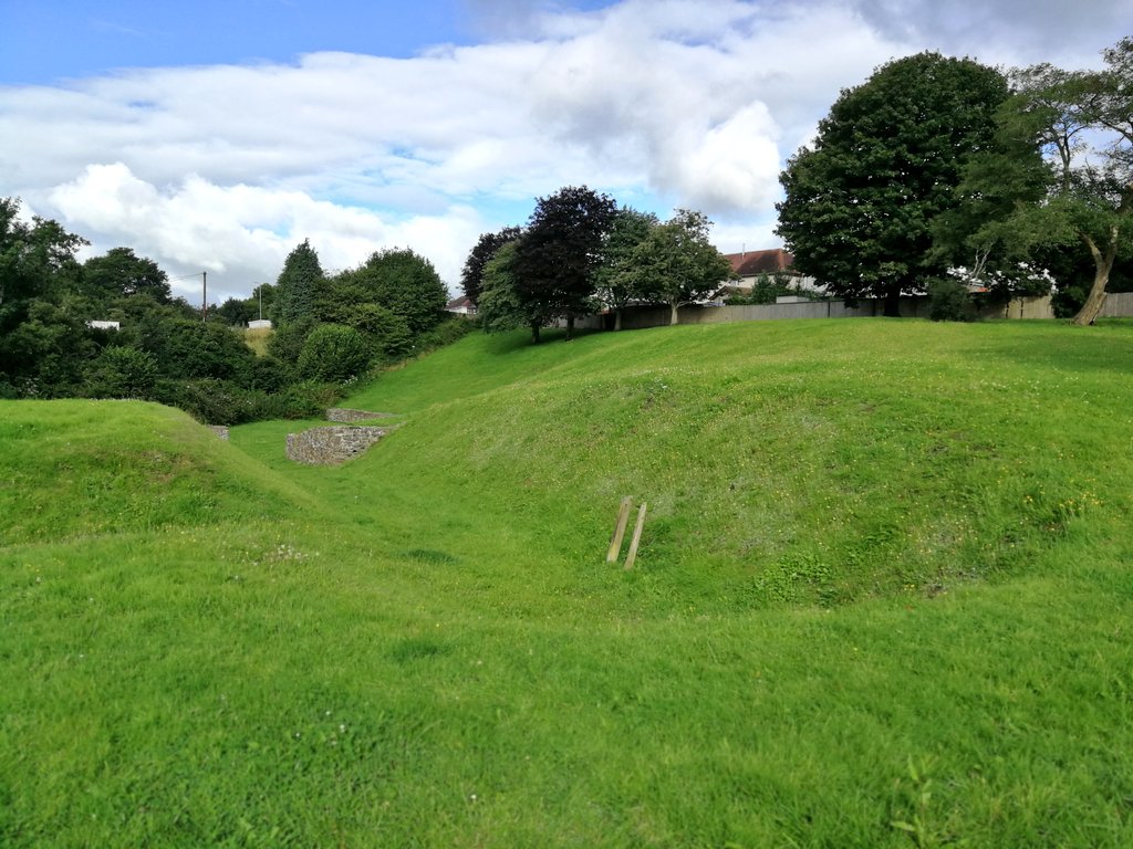 MattLBerry's tweet photo. Flying visit to Wales but just enough time to check out the 2nd C. Roman amphitheatre at Camarthen. Located on the main Roman road up the Tywi valley, it is the only visible remains associated with the Roman fort and town of Moridunum. https://t.co/0IAH9u3nKX