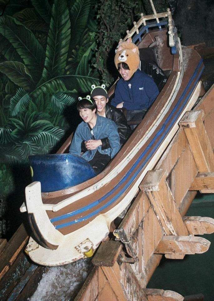 the way he looks at him guys,,,, can we discuss this please like um 