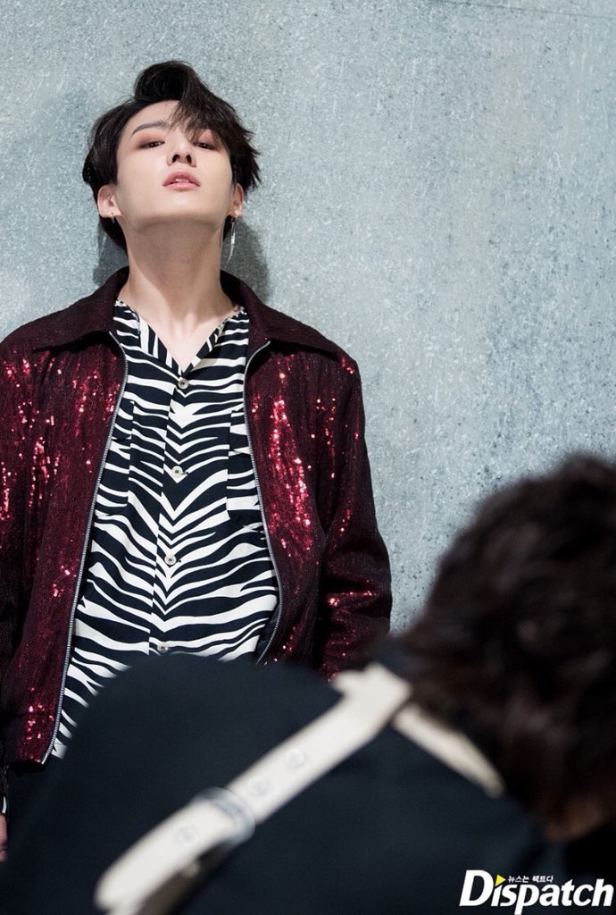 THE  WAY  JEONGGUK  LOOKS  AT  TAEHYUNG 