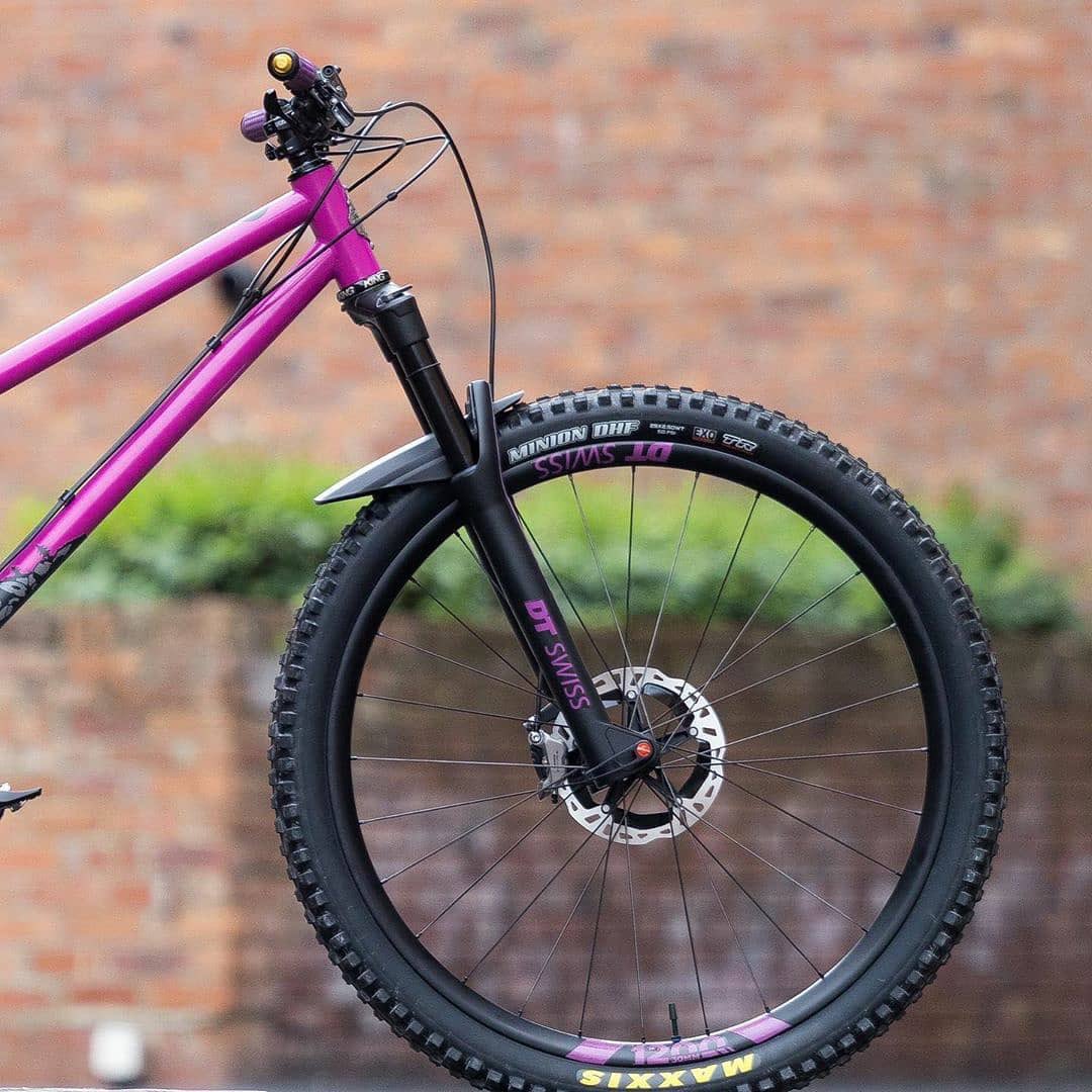 steelisrealmtb's tweet photo. @18bikes are back at it ❤ this No 9 in Signal Violet is lush. Check out their page for the build edit 🤟🤟
#18bikes #MadeByMatt #MadeInSheffield #SteelIsReal #DtSwiss #Dynaplug #mountainbike #steelisrealmtb #hardcorehardtails #mtbdaily #mtb https://t.co/23WZ1nfRxM https://t.co/WVWRFdgrcH