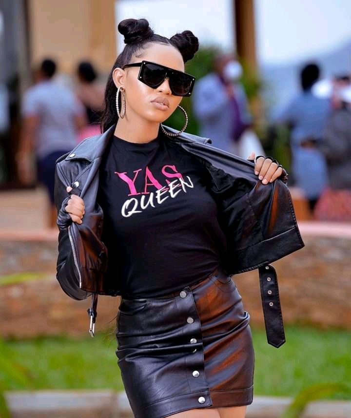 StreetdeejaysFM's tweet photo. AThen boom!
@SpiceDianaUg has one "Kwata wano". Use the same song tonight. https://t.co/uyVd9adtJY