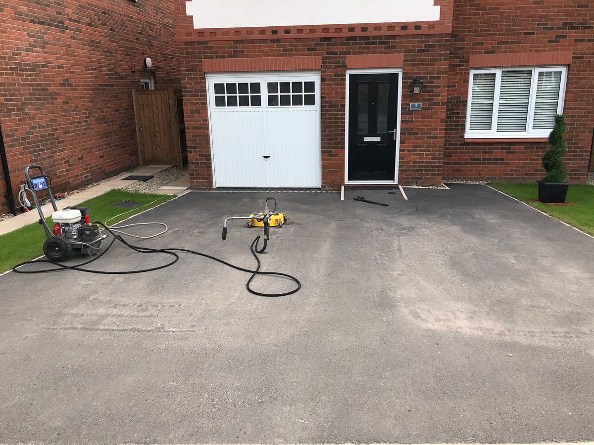ClearlyBetter_'s tweet photo. Look at these before and after pictures from a house we done In Prescot 😁🧼

The first photo is what it looked like when we arrived and the second photo is what it looked like when we was leaving 👍🚿🧼

Get in contact for a FREE quote from @ClearlyBetter_ https://t.co/ly1ZzEJLTe