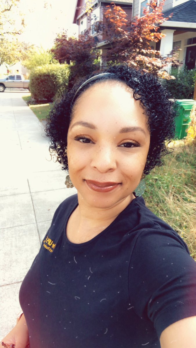 Sharon_PDX's tweet image. #NationalLipstickDay #Mented