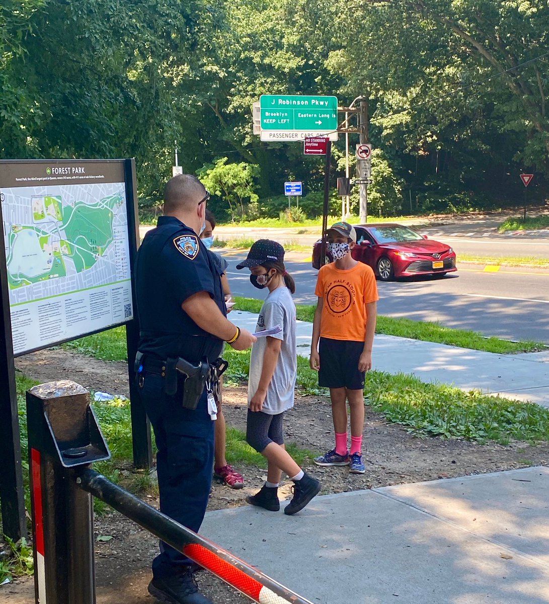NYPD102Pct's tweet image. Earlier today our Neighborhood Coordination Officers gave out flyers and educated the public on running saftey tips in Forest Park. #crimeprevention