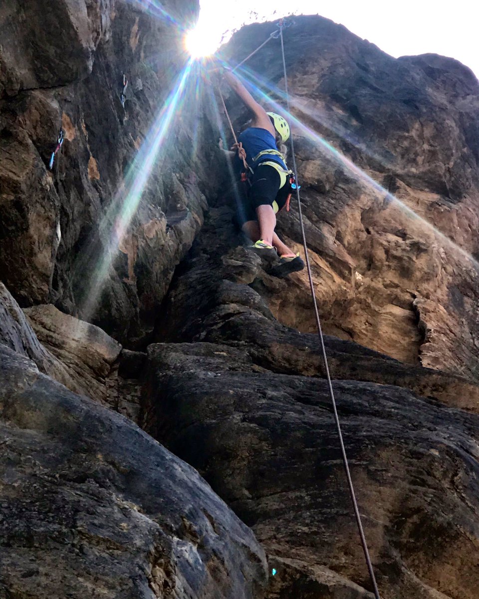 SanlesT's tweet photo. Convierte tu muro en un peldaño...
#rainerrilke #escalando #desescalando #paseandoporlasparedes #perseverancia https://t.co/4N8phm2DYs