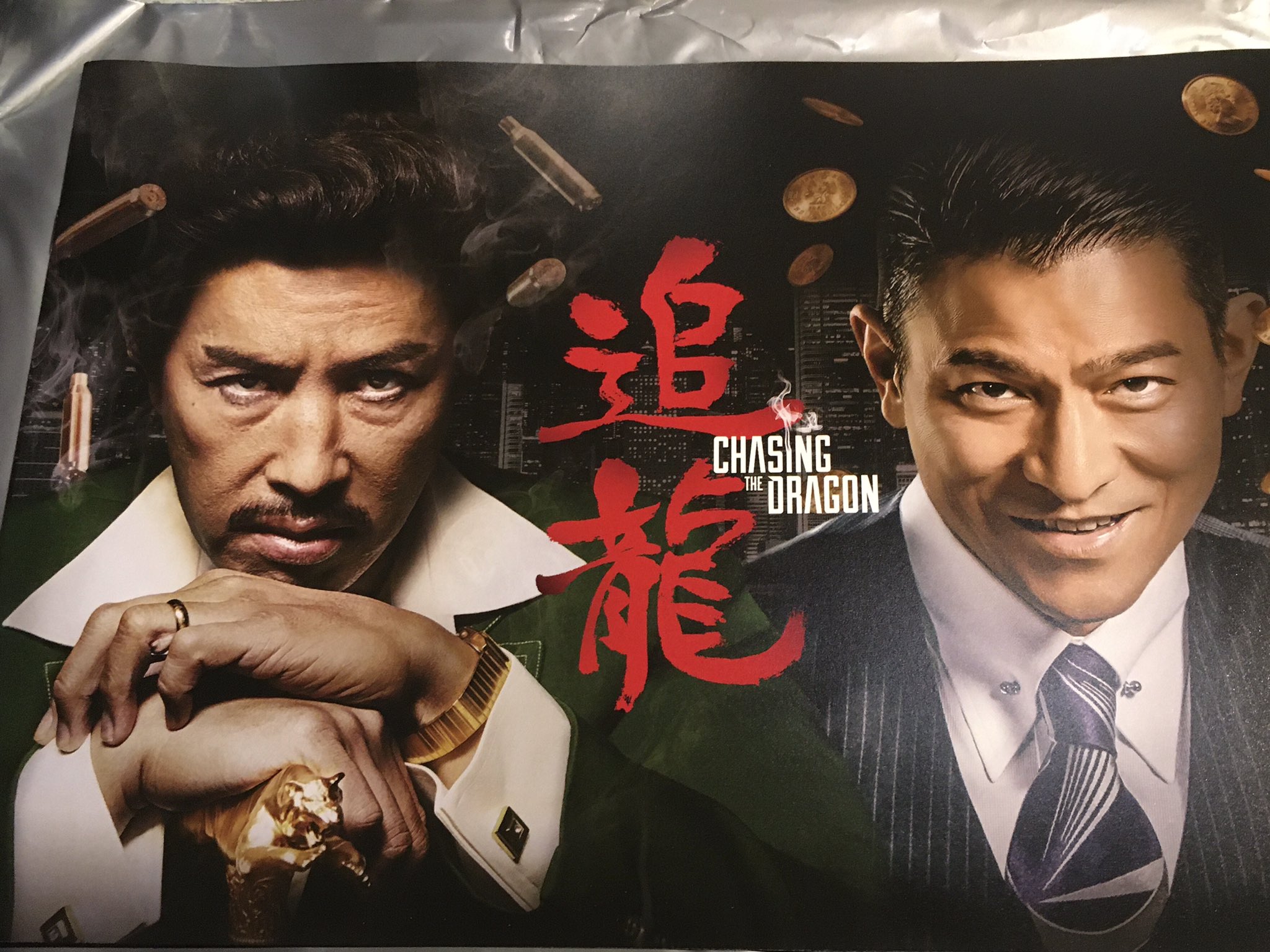 しとし 1960年代の英国領香港時代は 警察がマフィアと繋がっており 汚職が横行していた そんな時代のひとりの警察官と麻薬王の話 ２人の出会いから別れまで見ているため どのくらい強い絆なのか分かる 大切な人の死 裕福になっていく暮らし そこから
