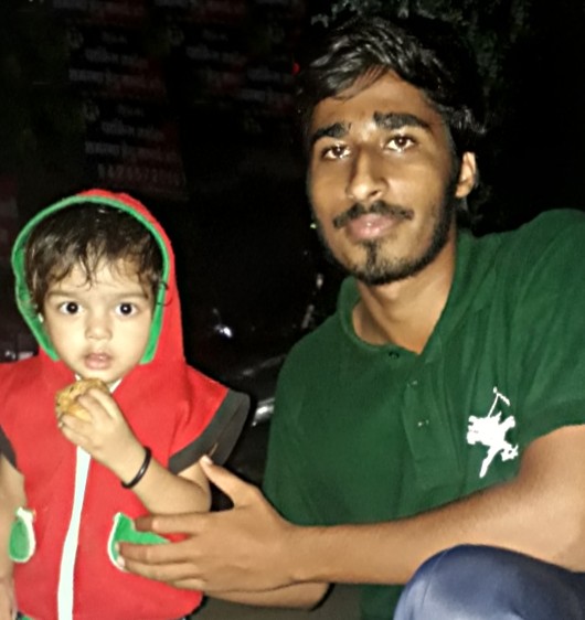 Dr_Avinash97's tweet photo. Let's be the ear to their heart voice & remove the word hunger from their mind 4ever๐ค
Come together with us & hear the voice of family near U & help them to get rid of it & very soon you vl find that "Hunger"is now just a word not a problem anymore๐
#Mission30M #RhaIndore https://t.co/xg4fCoaqLF