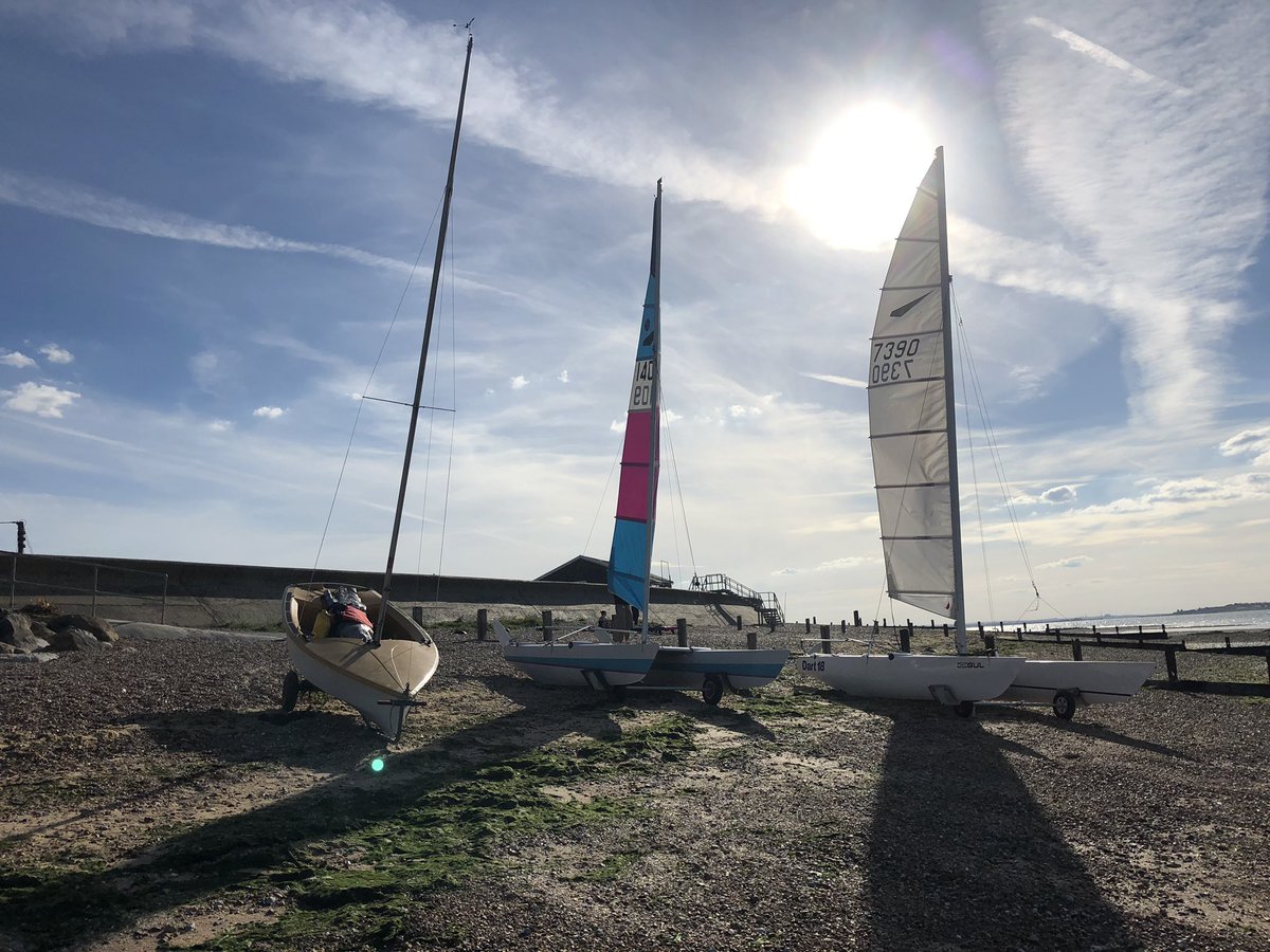 SeasalterSC's tweet photo. Great to have some mid-week sailing action happening at the club #seasaltersc #sprint15 #dart18 #sailing https://t.co/ebcAmMEChp