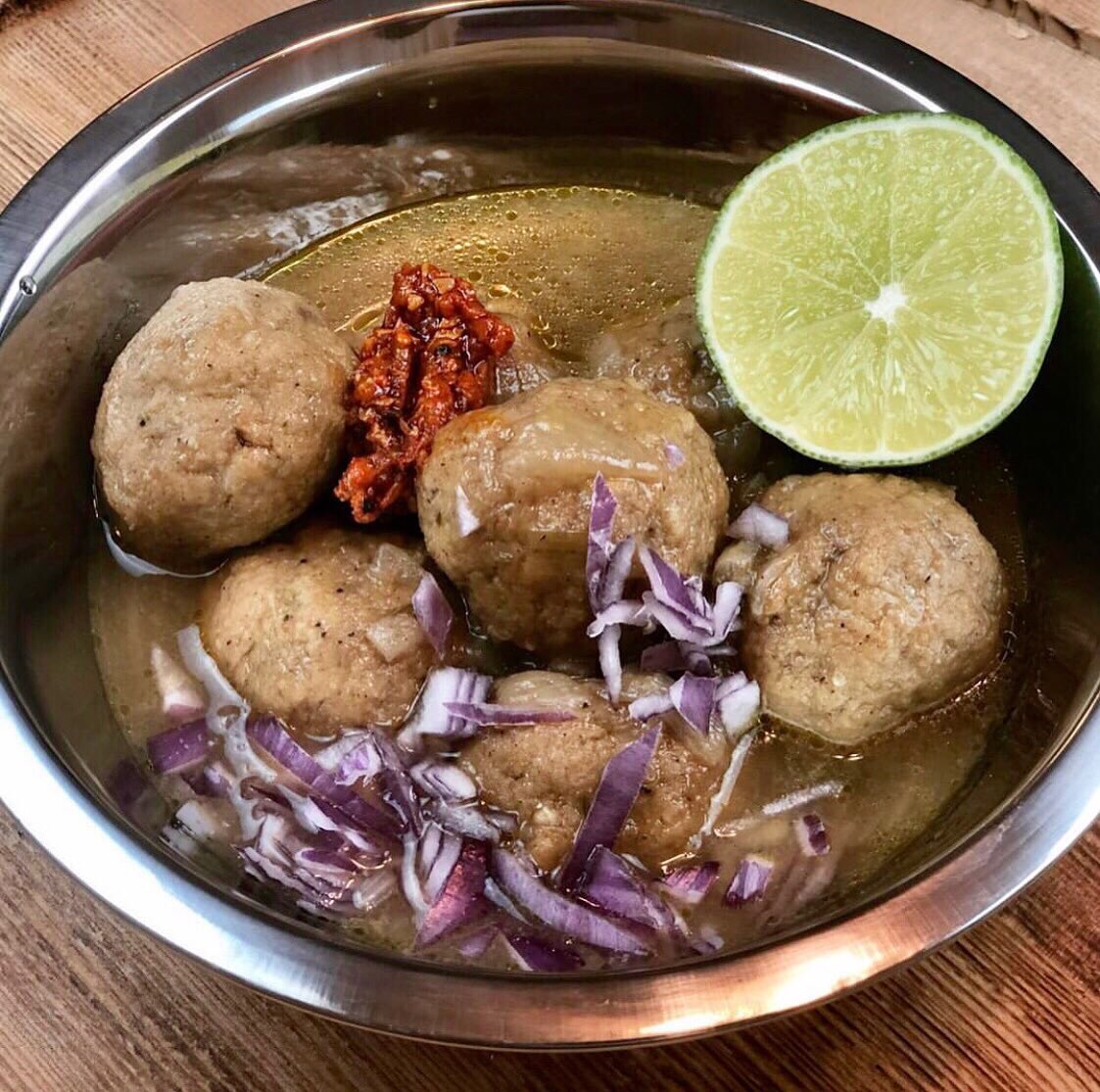 visiterlaguinee's tweet photo. Bangtoui, boulettes, meatballs w/ @fulanifoodie
#visiterlaguinee #visiterlafrique #welcometoguinee #guineeconakry #guinea #labouffedecheznous #visitguinea https://t.co/RNtffi0l5P