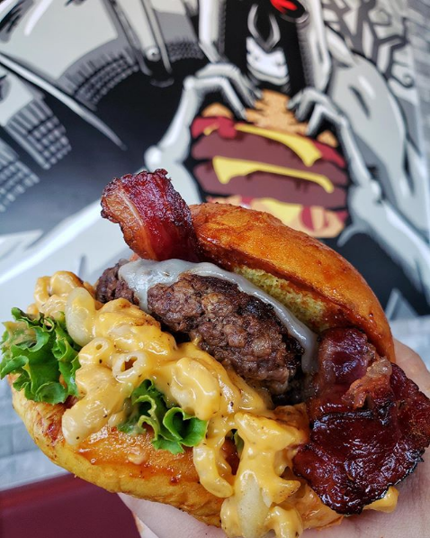 What if I told you all this is #Halal 🥓🍔 bit.ly/gladiator-zb