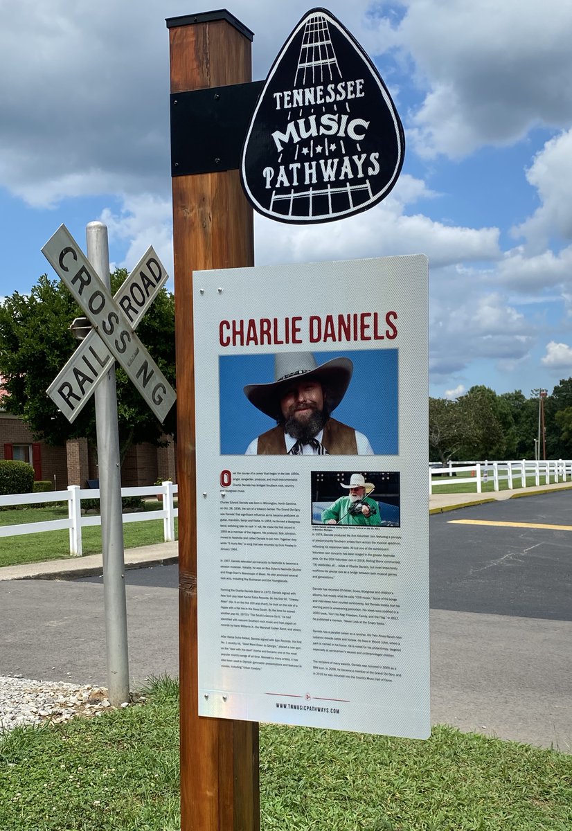 We stopped in Mt. Juliet, TN and said a prayer for our fellow Patriot  @CharlieDaniels. I felt his spirit while standing by his Grave. We also visited  #CharlieDanielsPark. There is great respect for Charlie in his adopted hometown. 