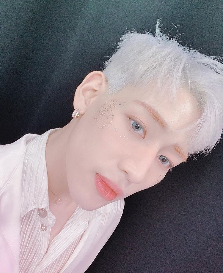 some more of bambam’s iconic looks because everyone deserves to see how breathtaking he is