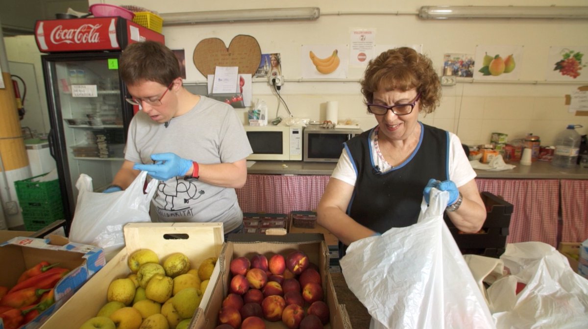L’Eloi ha visitat el Banc d’Aliments de Manresa amb <a href="/sorluciacaram/">Sor Lucía Caram</a>, un espai en el qual voluntàries com la Magdalena Fernández ajuden diàriament a centenars de famílies.
#AvionsSolidaritatTV3 
🖥️tv3.cat/avions