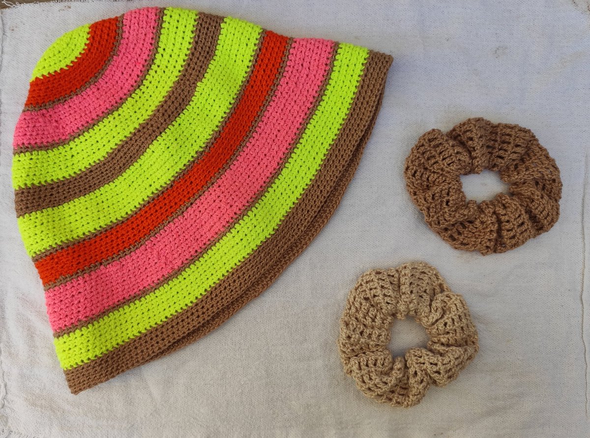zoecroche's tweet photo. Bucket + scrunchies 😍 https://t.co/YOAn80Ph9R