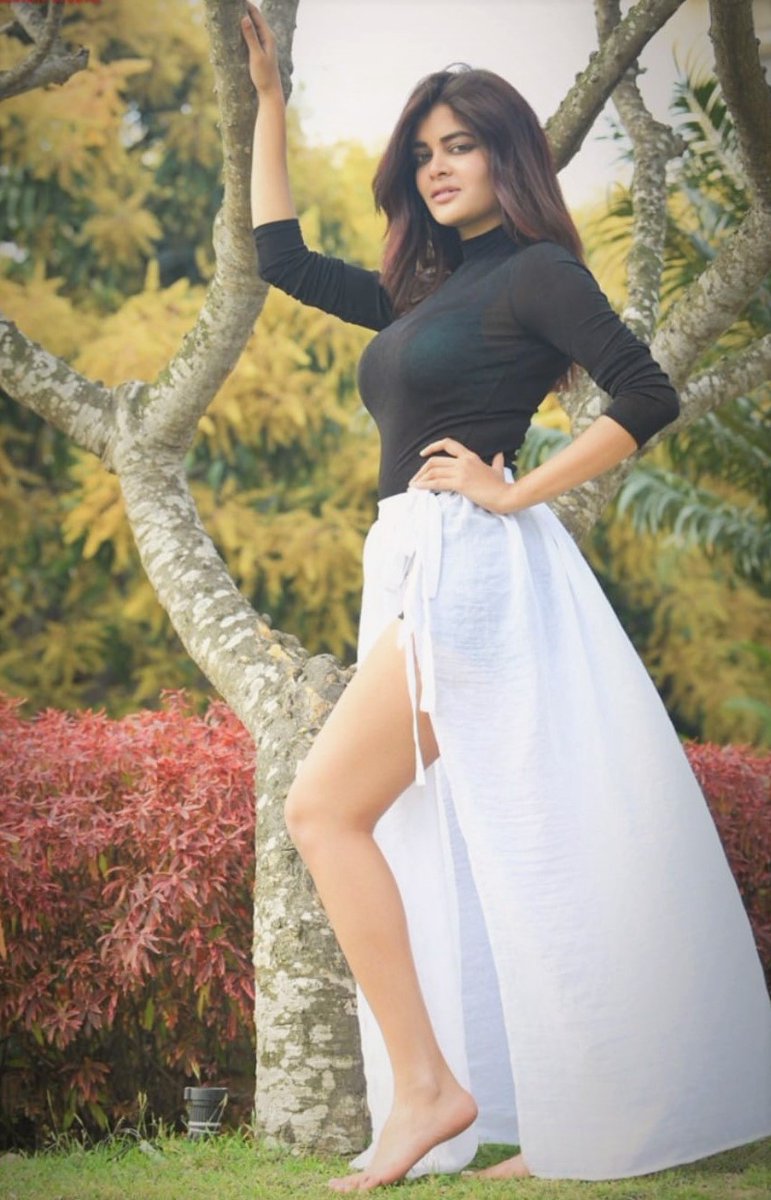 madhumita__fc's tweet photo. Classy is the original black......🖤♥️
In frame is the limitless and fearless @madhumitact
PC: #ShubhaDesignStudio https://t.co/8TLs14Oudj