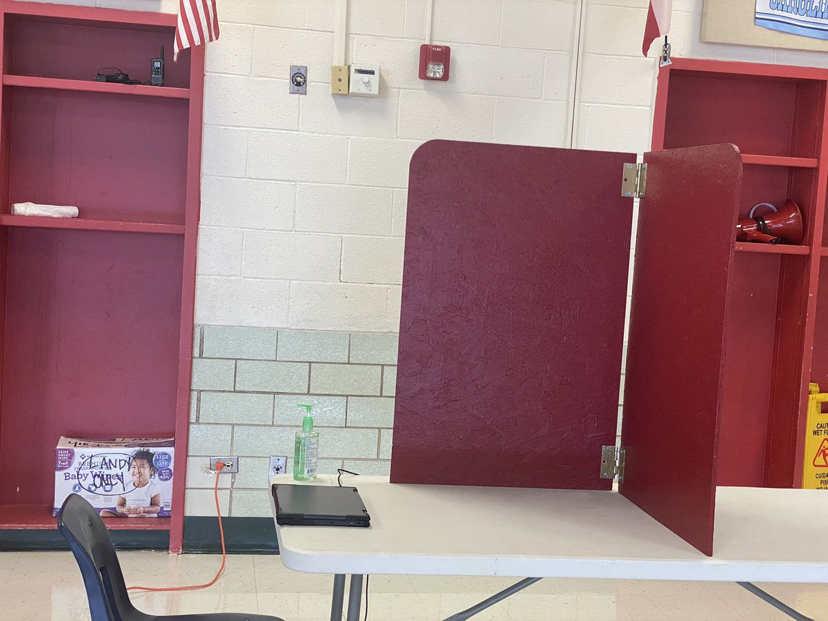 RHillsFWISD's tweet photo. We love our children, staff, and are ready to serve our families.! We are working to set up “in-person” registration for our families that need support!  We are ready to do the ❤️ work at Ridglea Hills Elementary! 
Mrs. Cotton, Principal @todd_koppes @CherieW29183396 https://t.co/FsPOqzuUZz