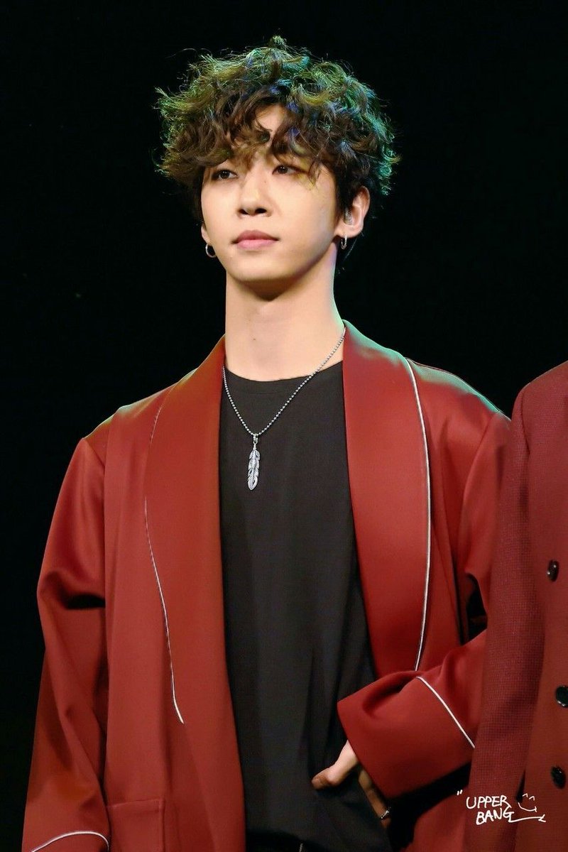 Şu ortamda B.A.P diinleyen ou geçtim Yongguk seven birini görmedim..üzücü