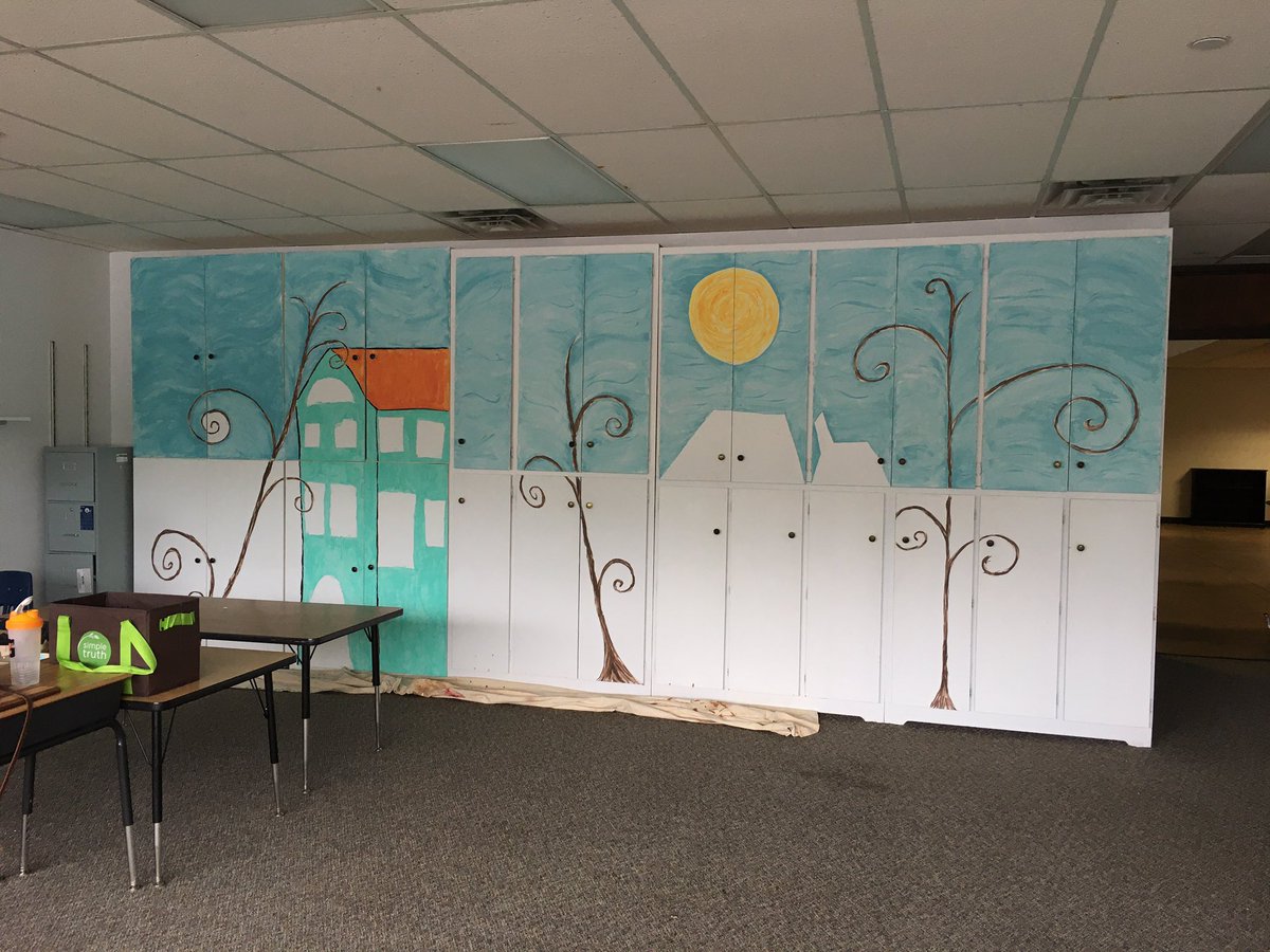 SpanishEagles's tweet photo. The mural is taking shape! Thanks to my daughter who is helping me make my room in my new school feel like Spanish k-5 with a splash of color. !Un poco de color le da vida! #langchat #earlychat #spanish https://t.co/ERqq56X7d3