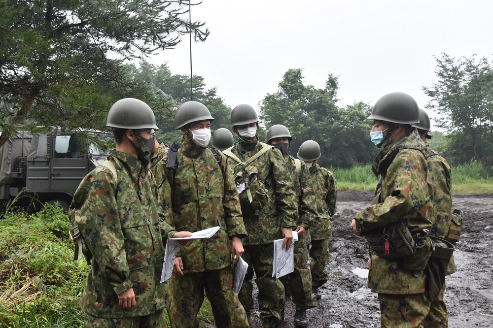 自衛隊群馬地方協力本部 新隊員後期教育 今日は第12偵察隊の2回目ダルよ 課目は 地図の見方 ダル 明るい地形で地図判読が出来ないと夜間は迷子ダルよ あわせて歩測も地形を考慮して合わせられるように頑張れダルよ だるまんの100メートルの 自衛隊群馬地方協力本部 新隊員後期教育 今日は第12偵察隊の2回目ダルよ 課目は 地図の見方 ダル 明るい地形で地図判読が出来ないと夜間は迷子ダルよ あわせて歩測も地形を考慮して合わせられるように頑張れダルよ だるまんの100メートルの