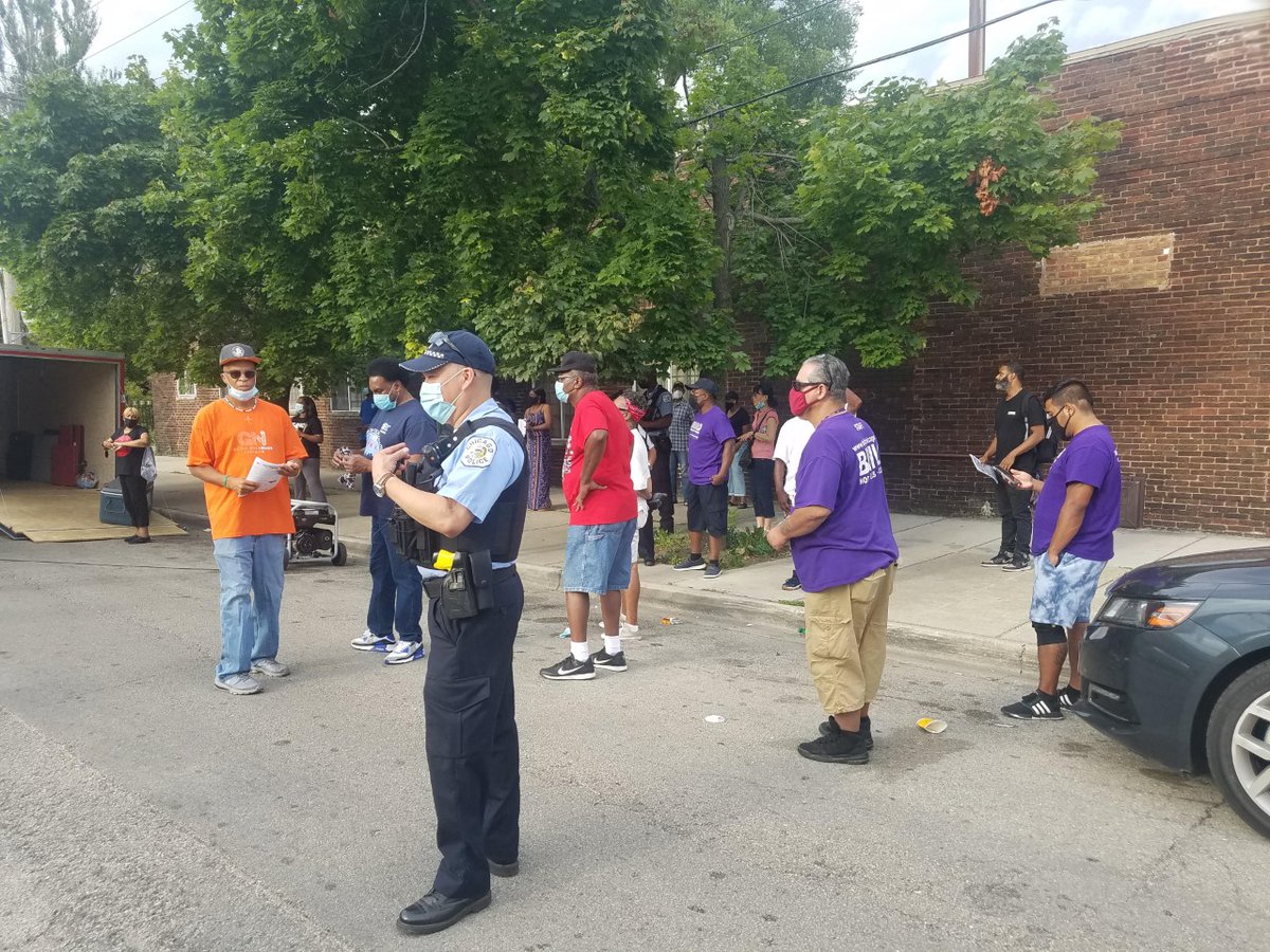 ChicagoCAPSHQ's tweet photo. Today @ChicagoCAPS15 with Area 4 Community Area Response Team hosted The Austin Community Mobilization at Mason and Madison. #1STV @jr_bady, @CCSOPIO, @cookcountysao,Summer Mobile, and other community stakeholders all assembled for mobilizing peace and unity in the community. https://t.co/yyDIkurU3G