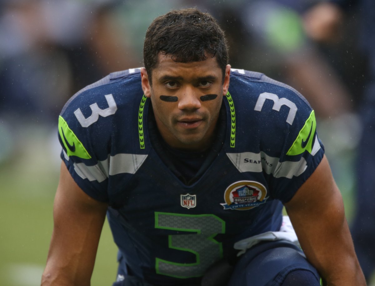 BleacherReport's tweet photo. Top players in the NFL voted by the players 🍿@brgridiron 

1. Lamar Jackson
2. Russell Wilson
3. Aaron Donald
4. Patrick Mahomes
5. Michael Thomas
6. Christian McCaffrey
7. George Kittle
8. DeAndre Hopkins
9. Stephon Gilmore
10. Derrick Henry https://t.co/CMGsiB4lj5