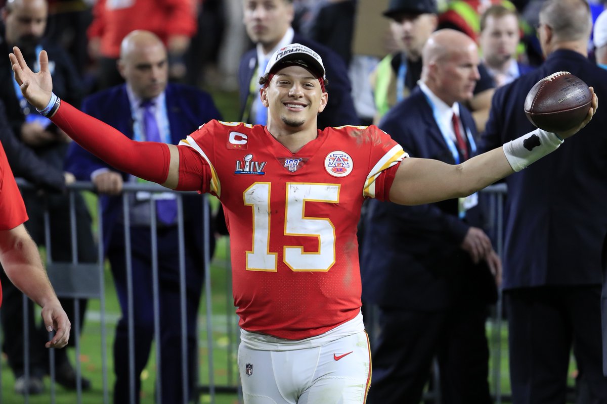 BleacherReport's tweet photo. Top players in the NFL voted by the players 🍿@brgridiron 

1. Lamar Jackson
2. Russell Wilson
3. Aaron Donald
4. Patrick Mahomes
5. Michael Thomas
6. Christian McCaffrey
7. George Kittle
8. DeAndre Hopkins
9. Stephon Gilmore
10. Derrick Henry https://t.co/CMGsiB4lj5