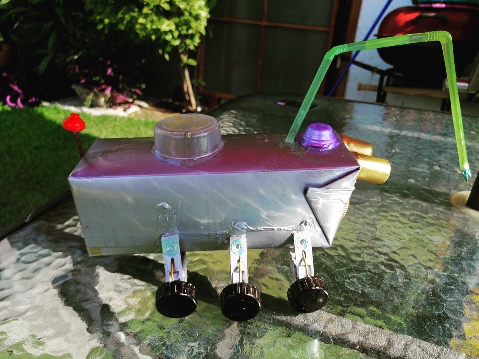 ProtobotsMx's tweet photo. ¿Sabías que podemos clasificar a los robots por su número de patas?
Un robot hexápodo es un vehículo mecánico que camina sobre seis patas.
Trabajo realizado por alumnos del @GltsModulo 🤖⚡️
#Protobots #RobóticaEducativa #Hexápodo #RobotHexápodo #Recicla #MaterialReciclado https://t.co/AiloaoWtz4
