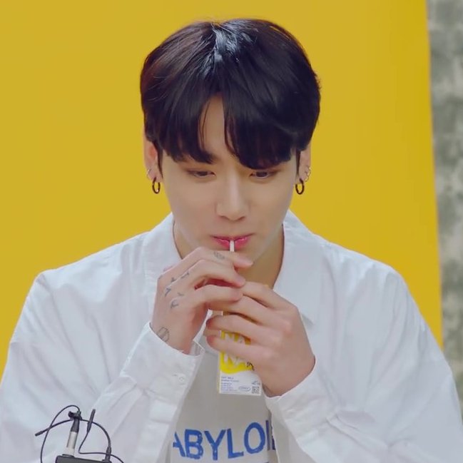 🌻จองกุกมักเน่ทองคำชอบกินนมกล้วยครับผม⁷🐰🍃 tweet media